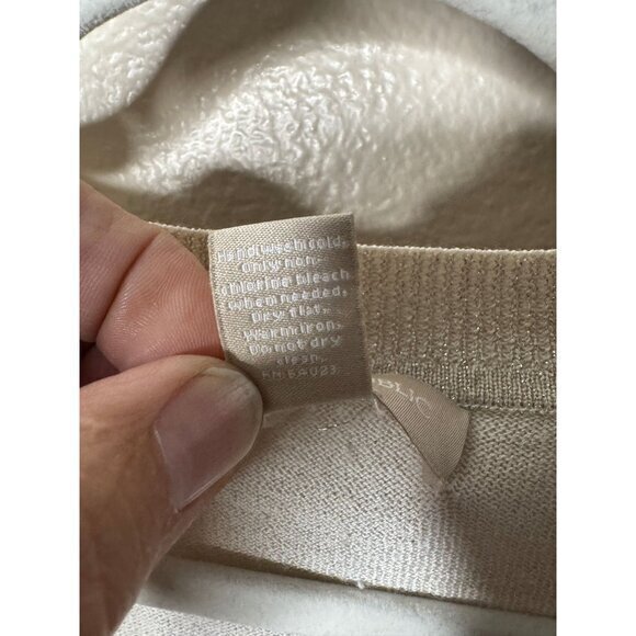 Banana Republic Women's Tan Sweater Size M long sleeve v-neck Pullover polyester - Picture 4 of 6